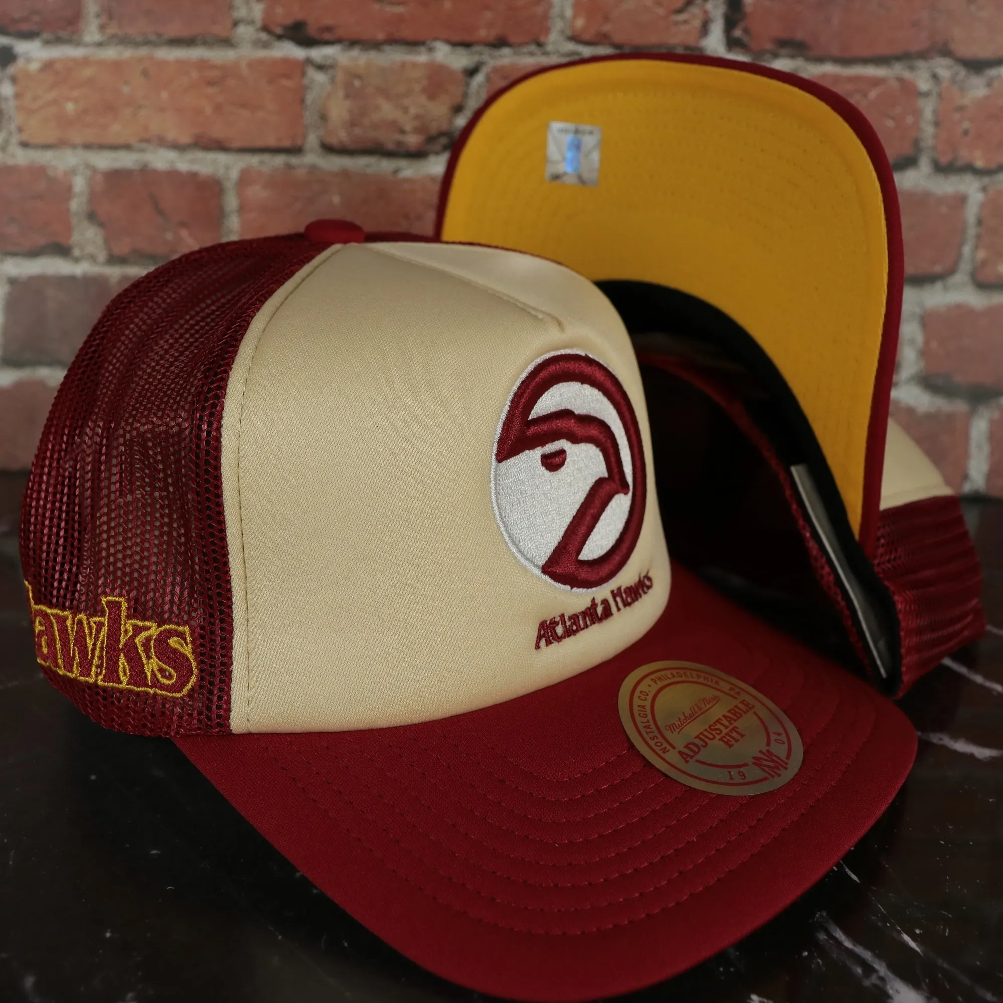 Atlanta Hawks Vintage Hawks wordmark Yellow Bottom 2-Tone Foam Trucker Hat | Red/Off-White Mitchell and Ness Hat