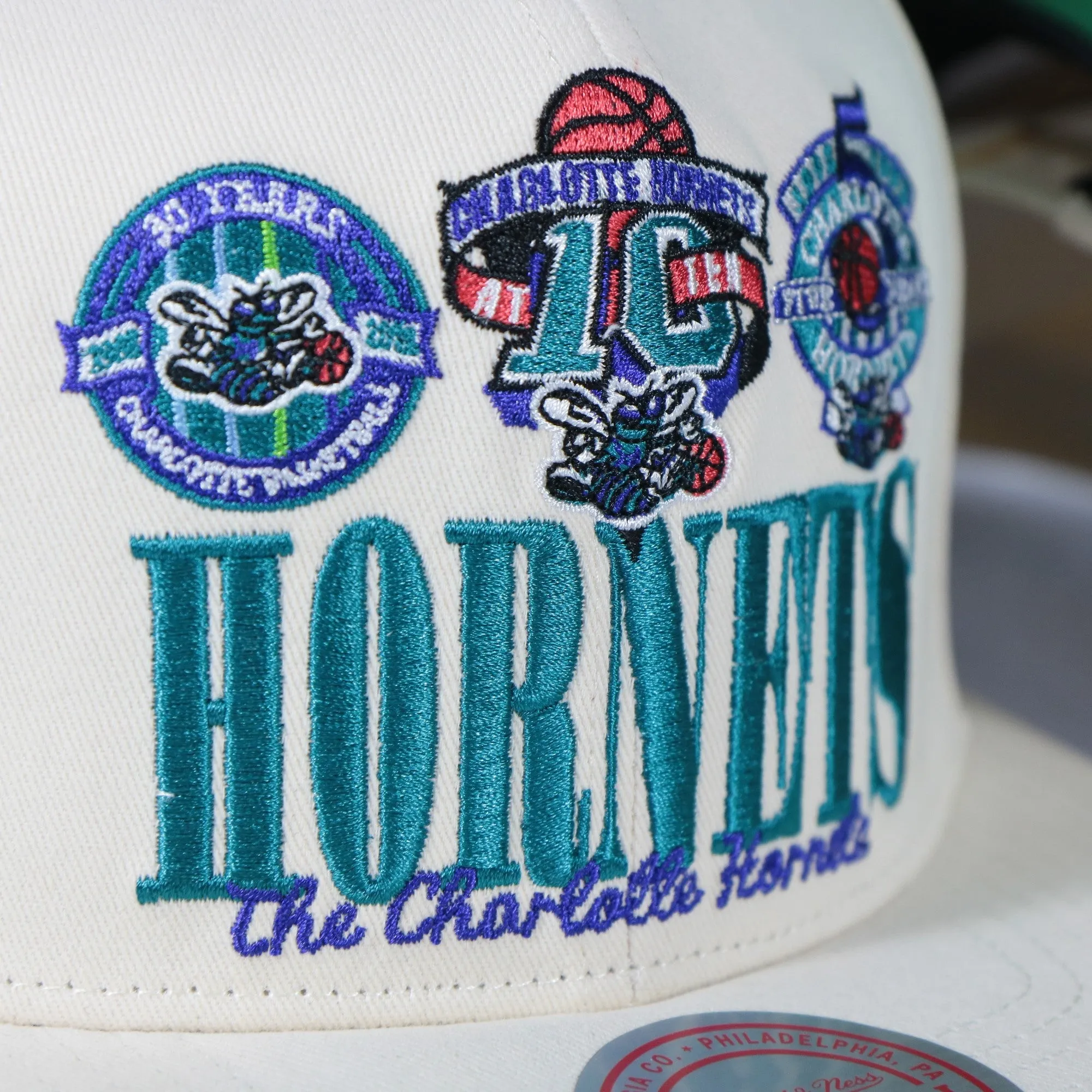 Charlotte Hornets Hardwood Classics Reframe Retro Green bottom | Off-White Snapback Hat