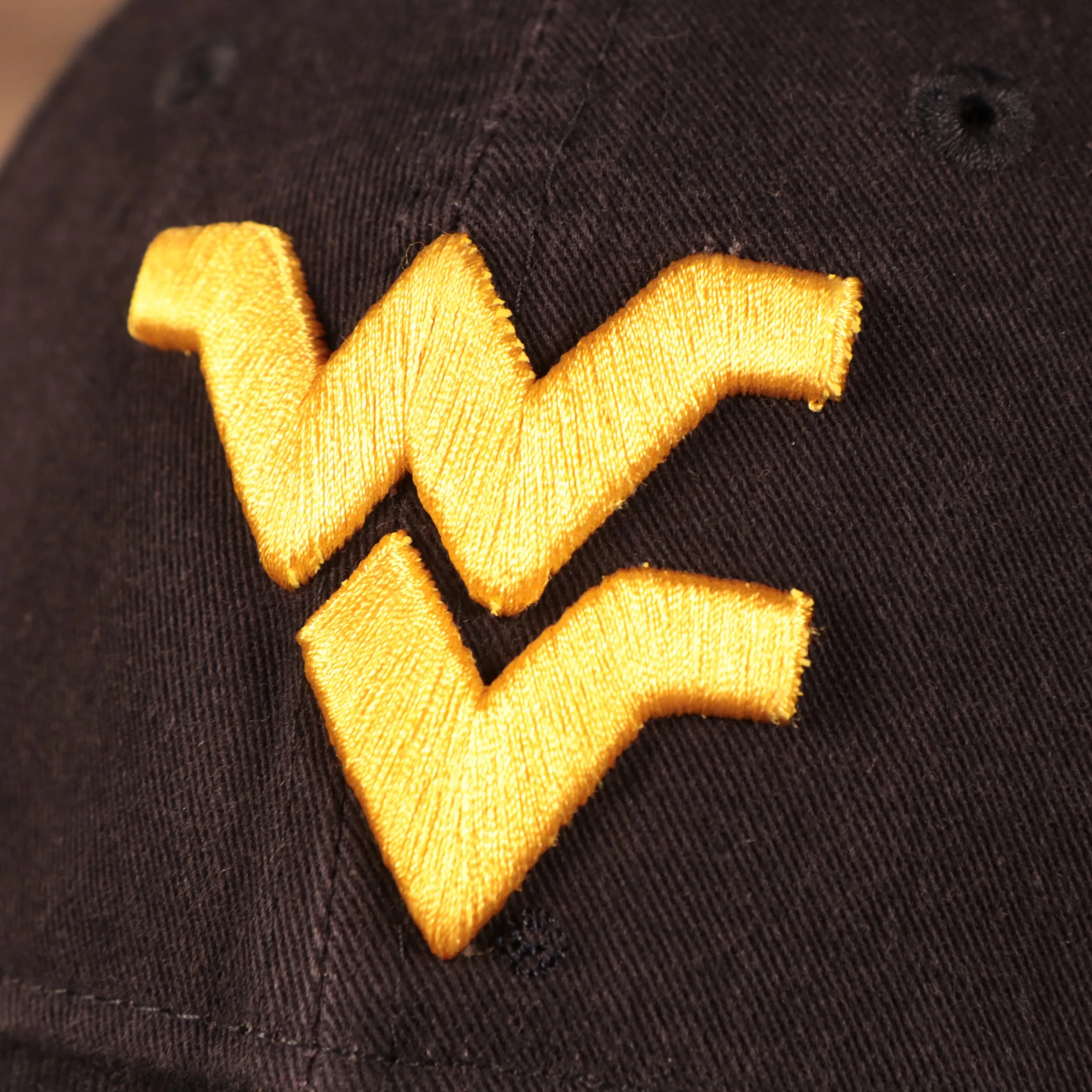 NEW ERA | WEST VIRGINIA MOUNTAINEERS | CORE CLASSIC ADJUSTABLE | DAD HAT | NAVY | OSFM