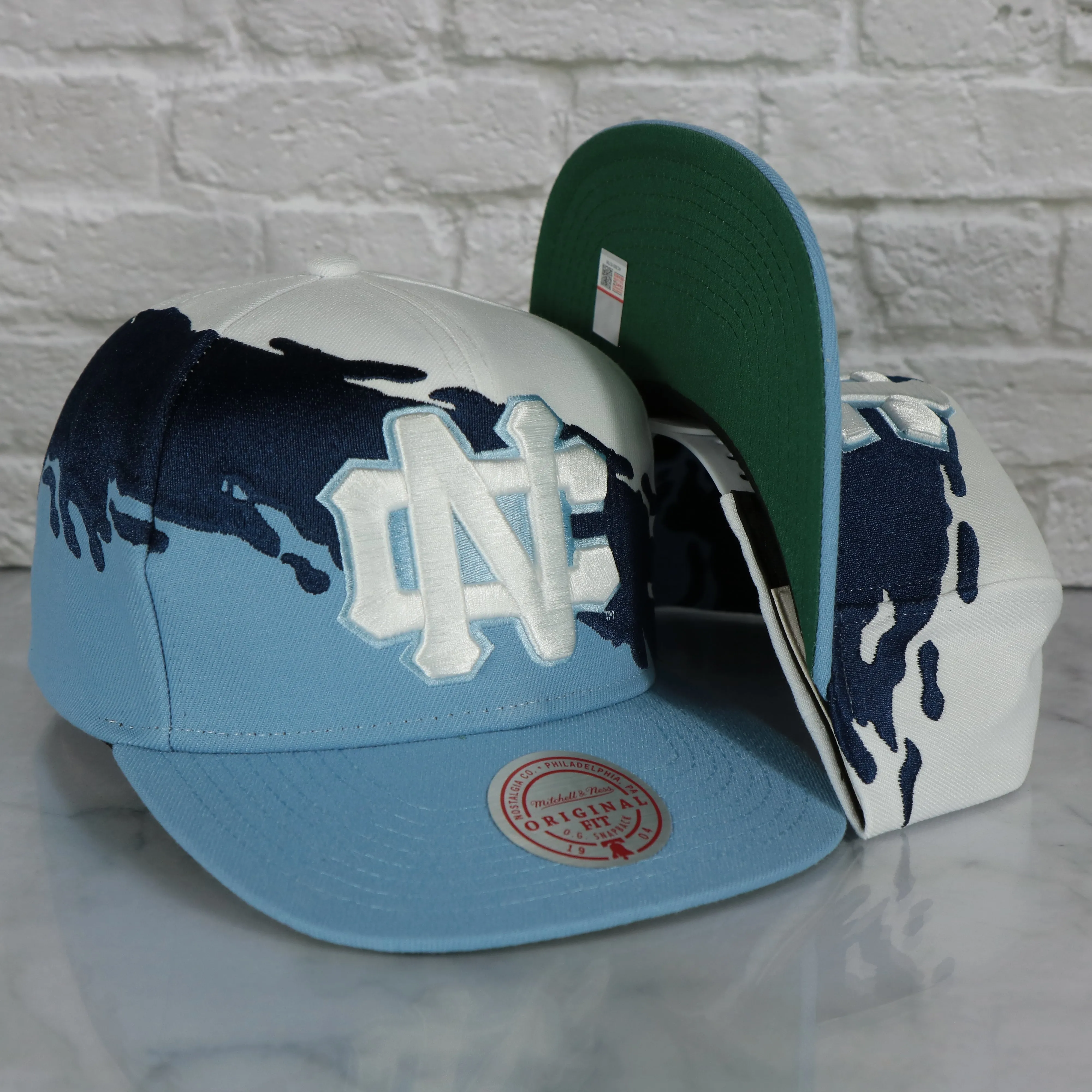 University of North Carolina Tar Heels Vintage Retro Paintbrush Mitchell and Ness Snapback Hat | White/Blue