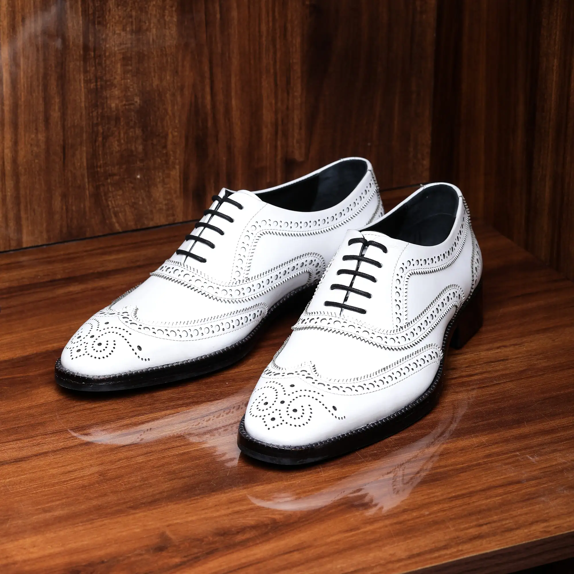 Wingtip Brogue Oxford- White